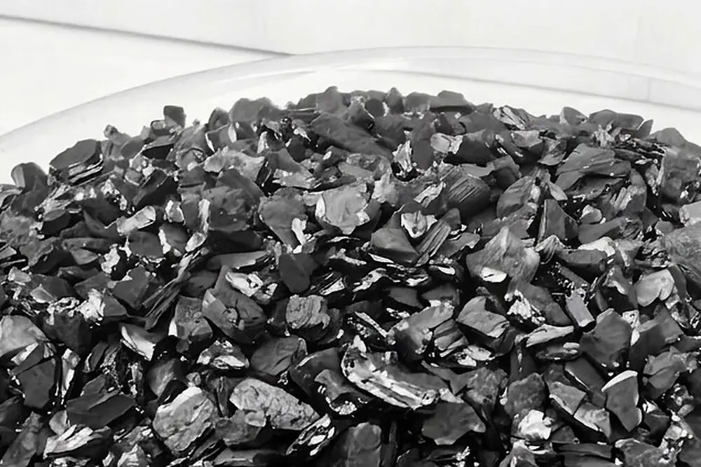 Coconut-shell granular activated carbon, mesh 4x8, in a laboratory dish